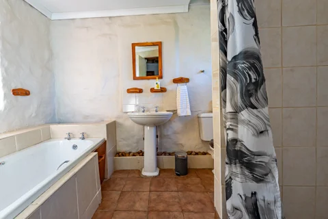 Khotso Rondavel Cluster | Ramabanta Trading Post